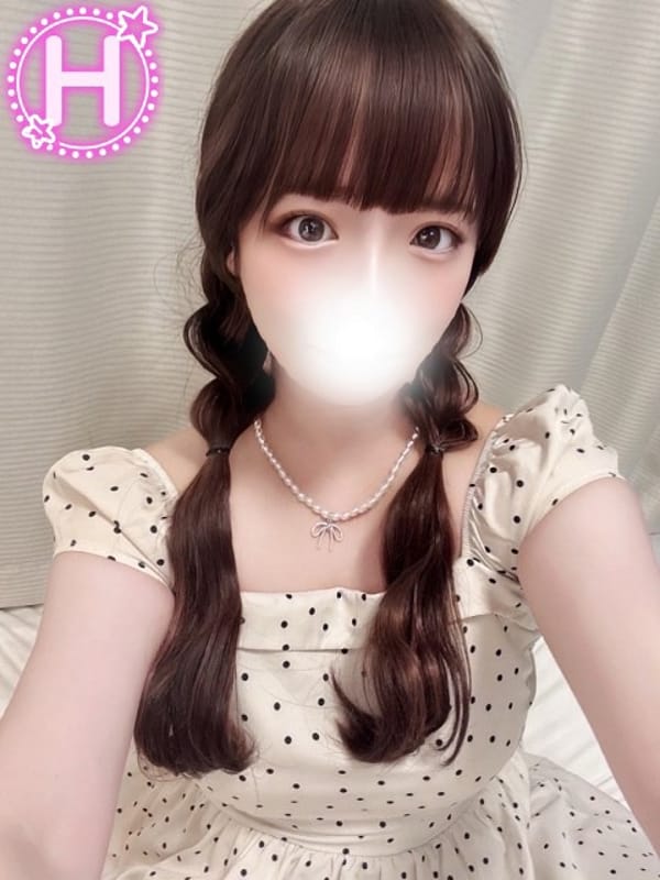 あこ|白い巨乳で評判の女の子
