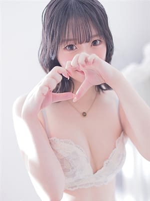 ゆの【黒髪清楚おっとり3拍子♡♡】