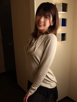 夢|スタジオヌードで評判の女の子