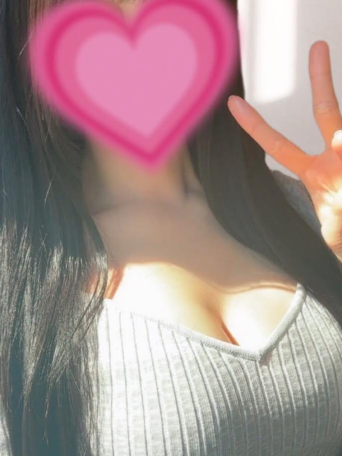 りお|手コキDEマッサージでおすすめの女の子