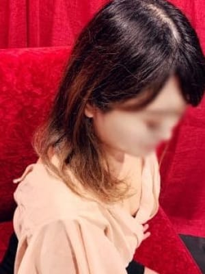 あき|愛MAXで評判の女の子