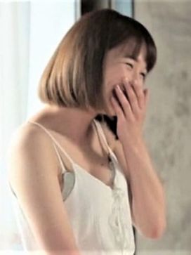 ひとみ|隣の人妻で評判の女の子