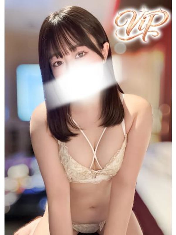 まみ【キス魔な現役学生の秘密の仕事】