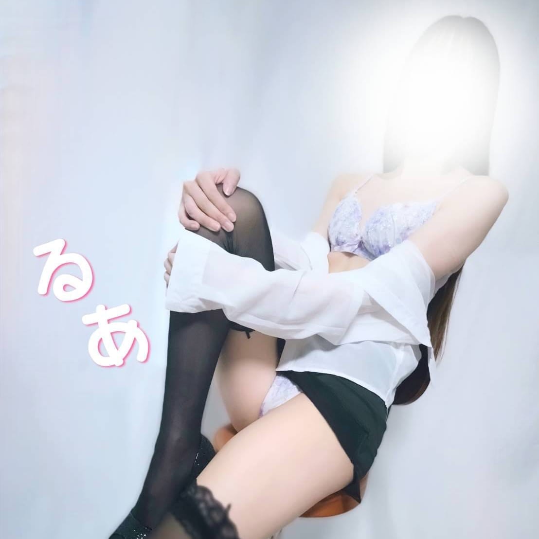 業界初 るあ