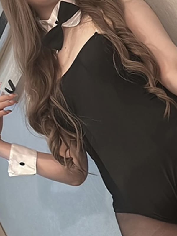 夏輝 あすな