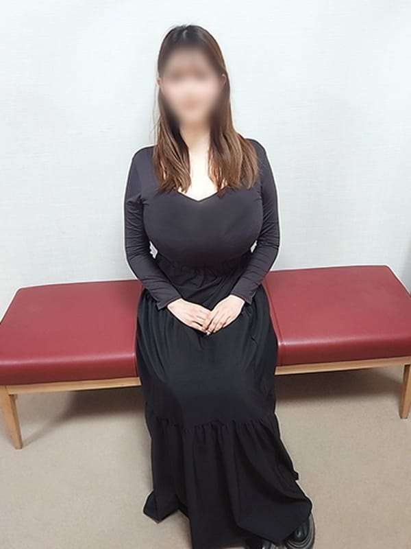 ジュリア|E-plusで評判の女の子