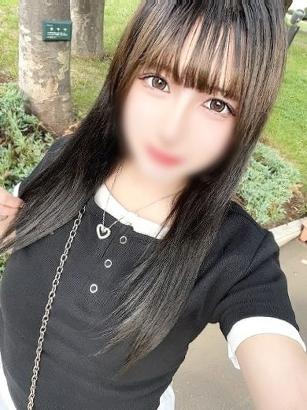 りず【完全業界未経験色白スレンダー】