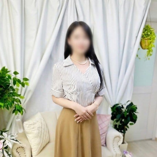 和栗 真白