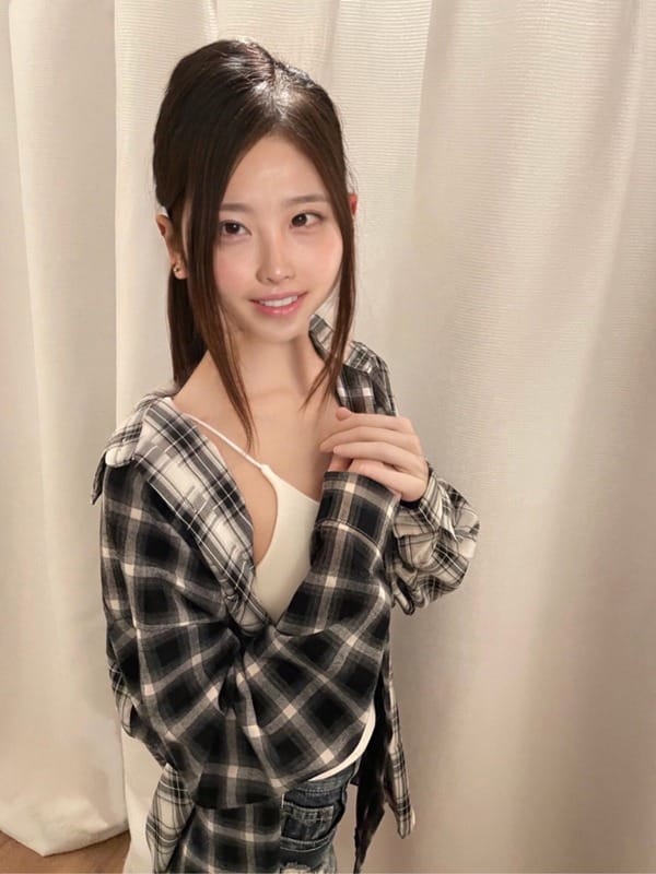 ひな【幼さ残る端正な可愛…】
