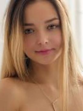 シャーロット|ヨーロピアンスタイルで評判の女の子