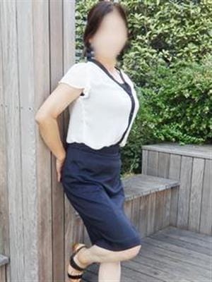 こ こ