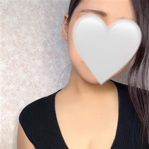 きぃ
