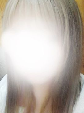 あんず|ふわふわコレクションで評判の女の子