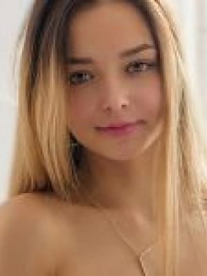 シャーロット|ヨーロピアンスタイルで評判の女の子