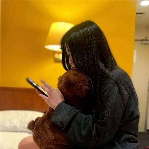 あき【清楚系黒髪美女
