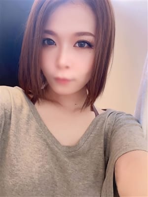 ゆの|秘密の家庭教師で評判の女の子