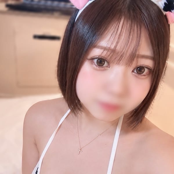 ゆらん【パイパン名器童顔美女】