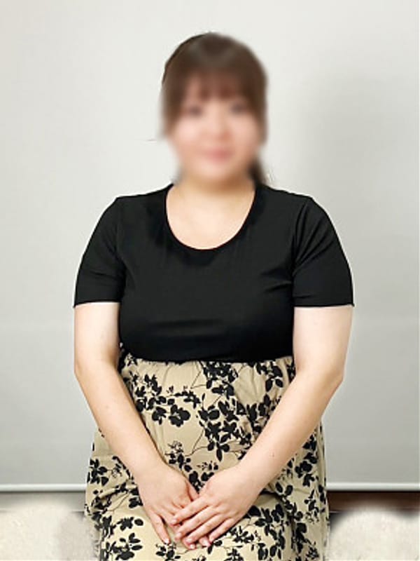 新谷まきこ