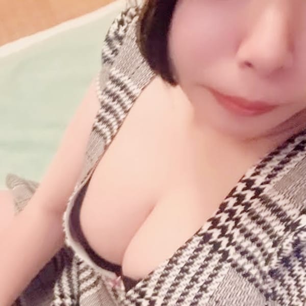 【新人奥様】最高の圧迫感・奇跡の爆乳奥様【大宮奥様】ご予約必見です！|イキなり生不倫 小田原店