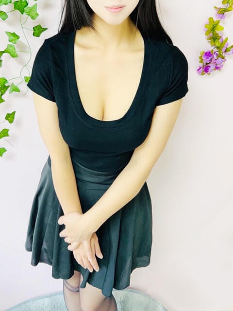 秋乃かえで