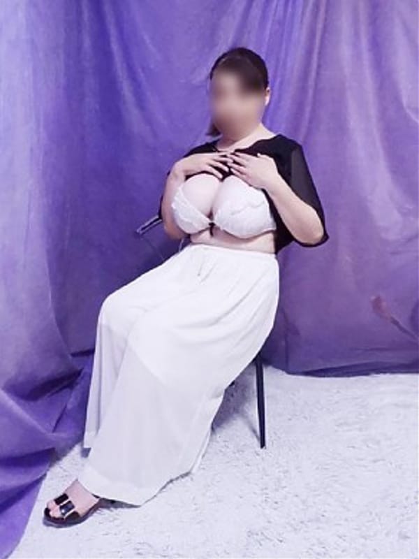 ゆな【Hカップの爆乳奥様】