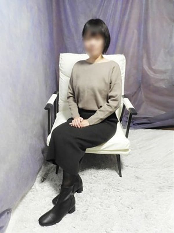 なのは【明るく礼儀正しいスレンダー奥様】