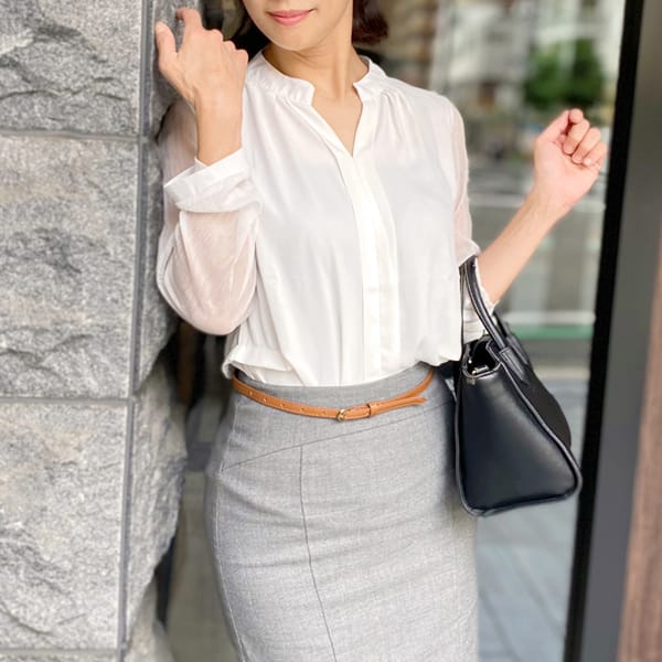 せりな【長い美脚が眩しい細身の奥様♪】 | 完熟ばなな 谷九(谷九)