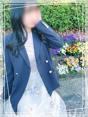 せな|エプロンレディーで評判の女の子