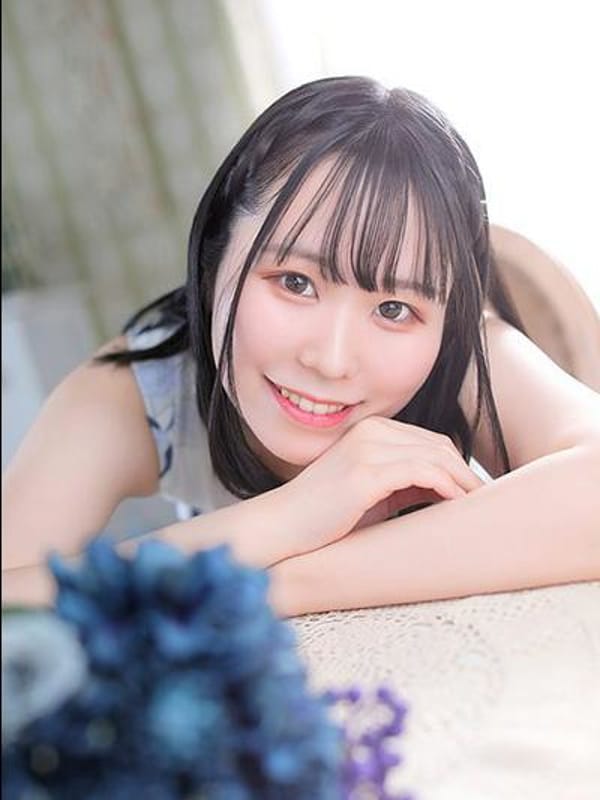 みいな【キュートな黒髪○学生♡】