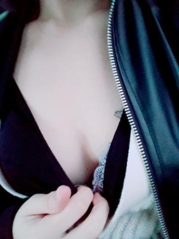 「[『みたよ』押してネ♡]」12/30(金) 16:08 | うた★完全未経験の19歳★の写メ