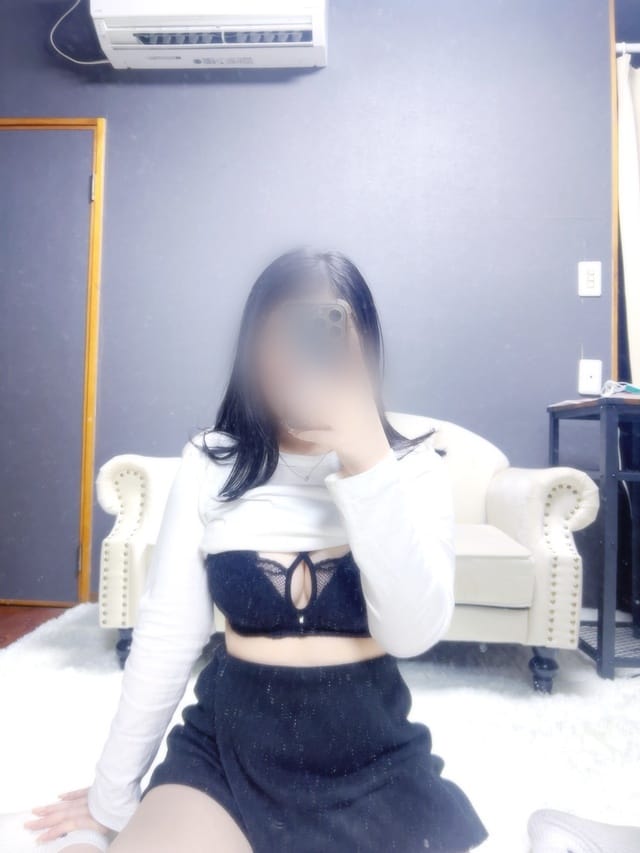 「待機してます✨」04/20(日) 21:55 | ゆいなの写メ日記