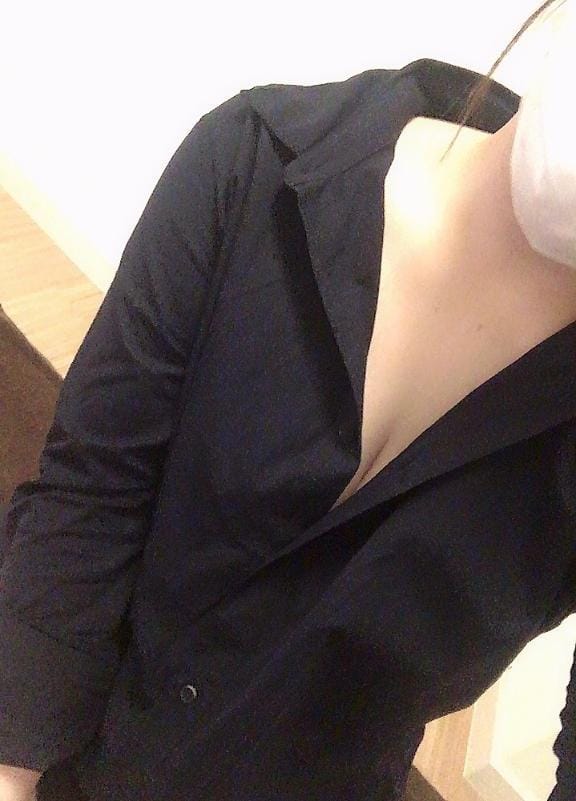 「出勤してます」05/17(土) 22:34 | じゅり《ときめいて、謎めいて》の写メ