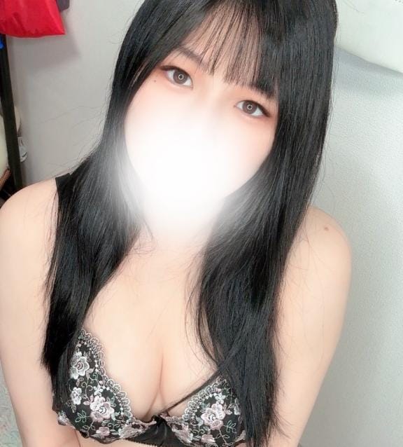「真ん中…」06/18(水) 10:13 | 【らら】処女!?甘えん坊な生徒の写メ