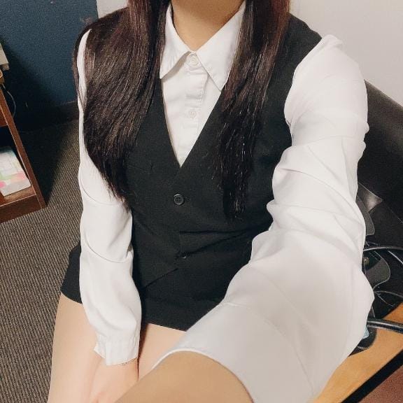 「出勤してます✨」10/21(火) 13:19 | 森川めいの写メ