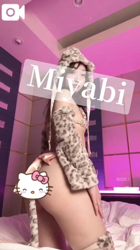 待ってるニャン