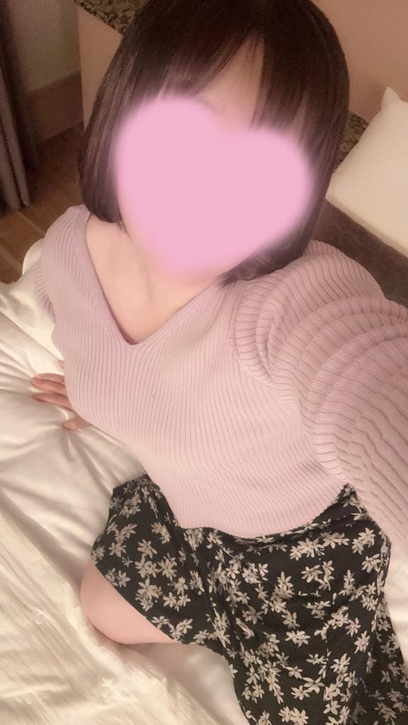 りおな「雨すごいですね」03/30(月) 21:16 | りおなの写メ