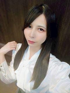 小鳥遊ゆき「4月もよろしくお願いします✨」04/01(水) 18:11 | 小鳥遊ゆきの写メ
