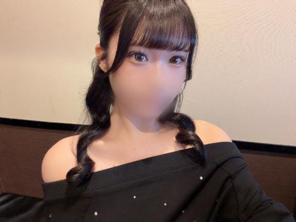 「居ます♡」04/17(金) 12:22 | あや★高身長×王道清楚モデル★の写メ
