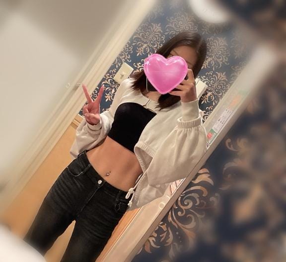 １０代の君は可愛らしく、２０代の君は とても美人になった。３０代の君は素敵に輝く女性になった。 輝女