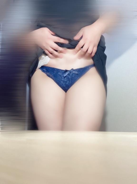 ひとみ《お水系不倫妻》