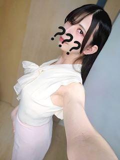 小鳥遊ゆき「いるよ？？？」05/24(日) 21:33 | 小鳥遊ゆきの写メ