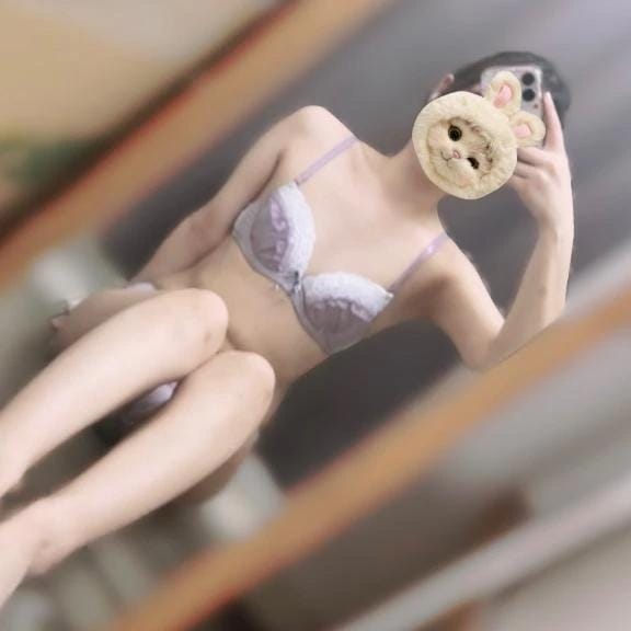 ひな「おしゃべり」07/13(月) 03:37 | ひなの写メ