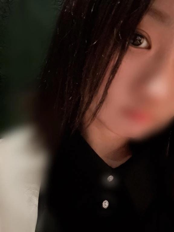 「レア出勤✨」07/13(月) 10:29 | ゆらの写メ