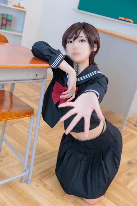 「新しい週の始まりと制服レッスン」09/07(月) 09:00 | れおなの写メ