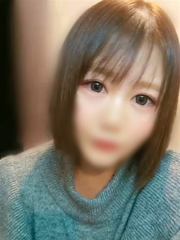 なつき【瞳とバストが魅力的！】
