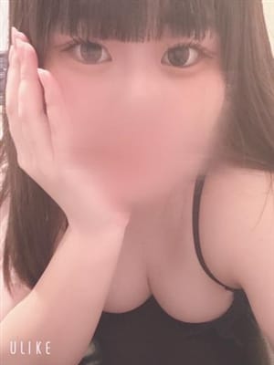 ここ【微笑み溢れるＥカップ美女】